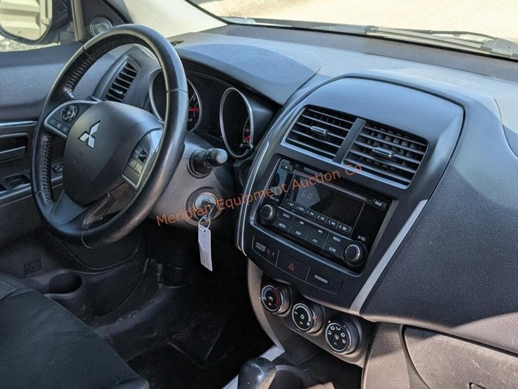 2014-mitsubishi-outlander-image-39