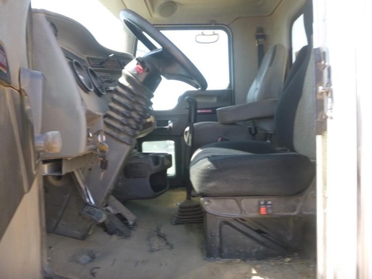 2009-kenworth-t370-image-15