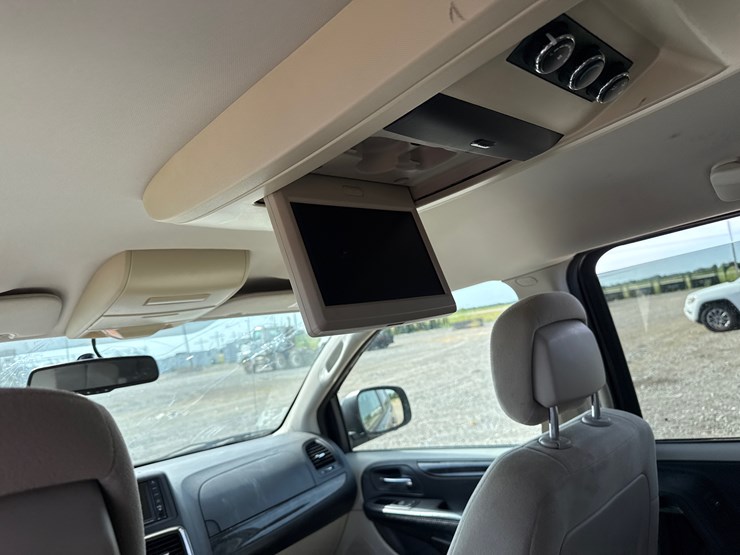 2015-dodge-grand-caravan-image-27
