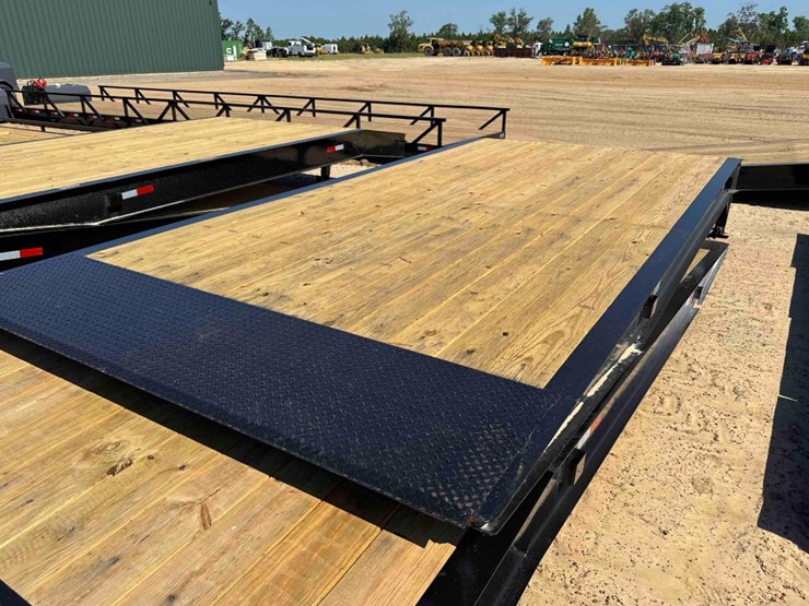 unused-x-star-20'-x-101"-loading-ramp-image-5