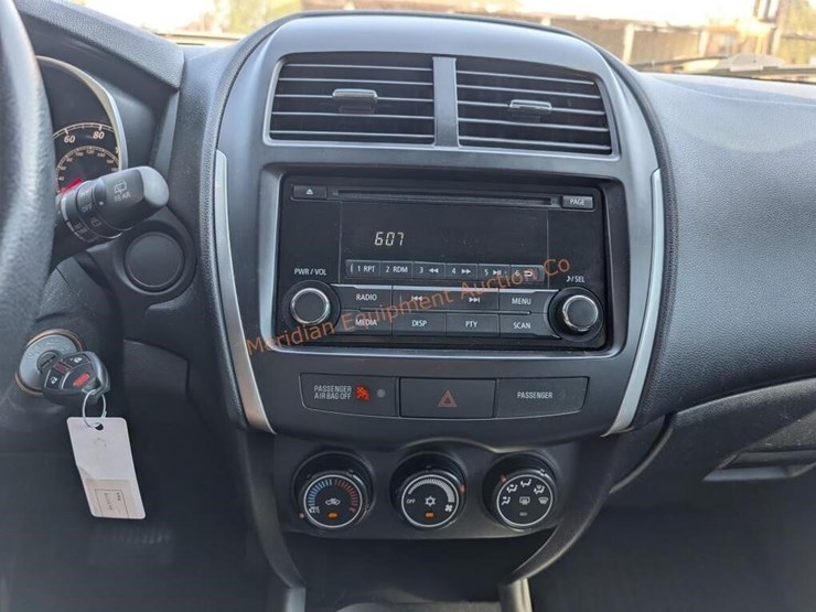 2014-mitsubishi-outlander-image-30