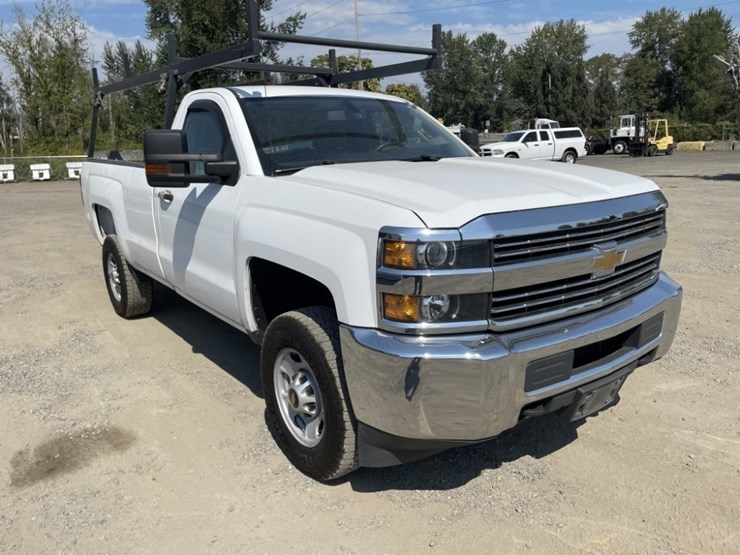 2015-chevrolet-silverado-image-2
