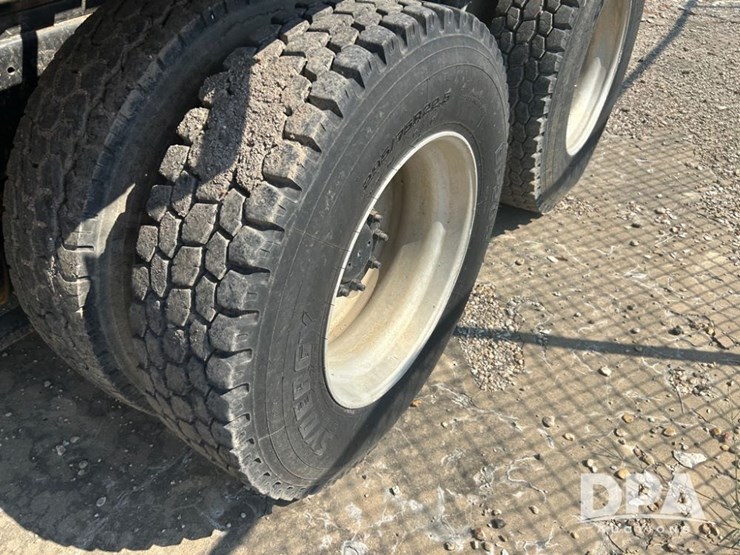 2001-freightliner-dry-tender-truck-(cp0656,-unit-28070)-image-16