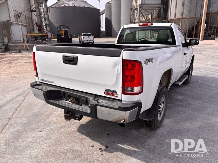 2012-gmc-sierra-2500-image-10
