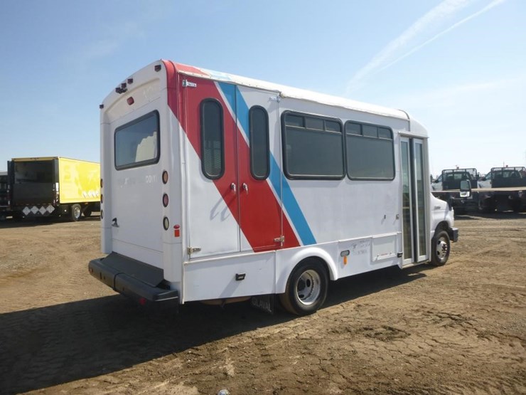 2018-ford-e450-image-3
