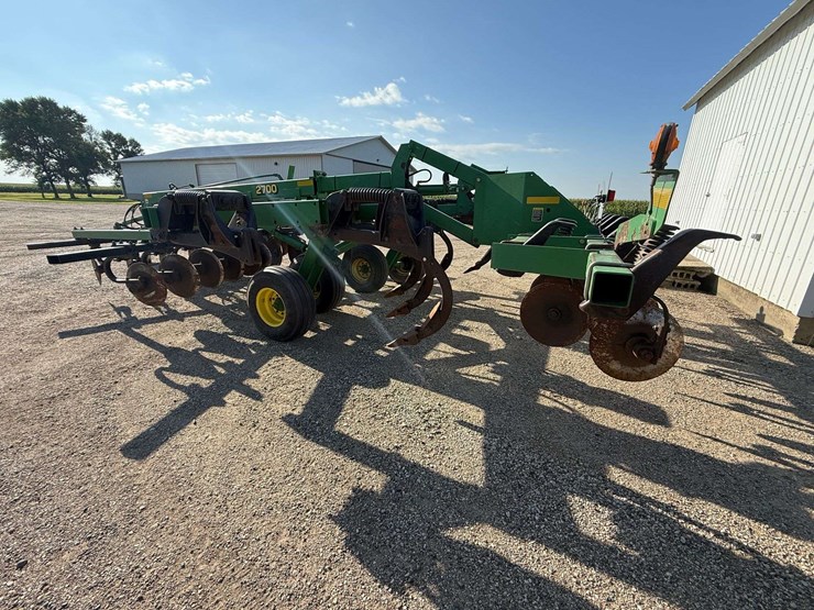 john-deere-2700-image-11