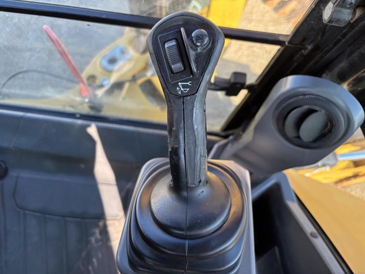 2018-caterpillar-420f2-it-image-49