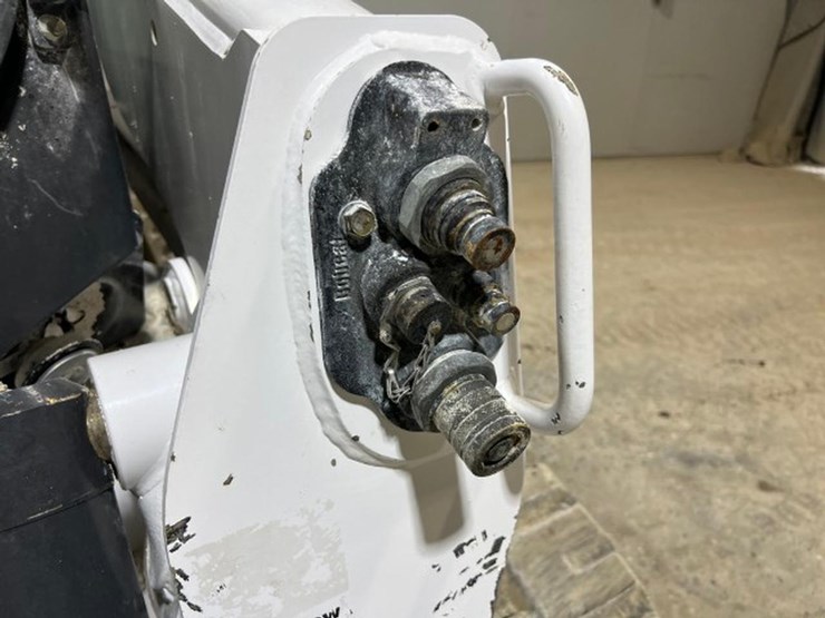 2022-bobcat-t870-image-11