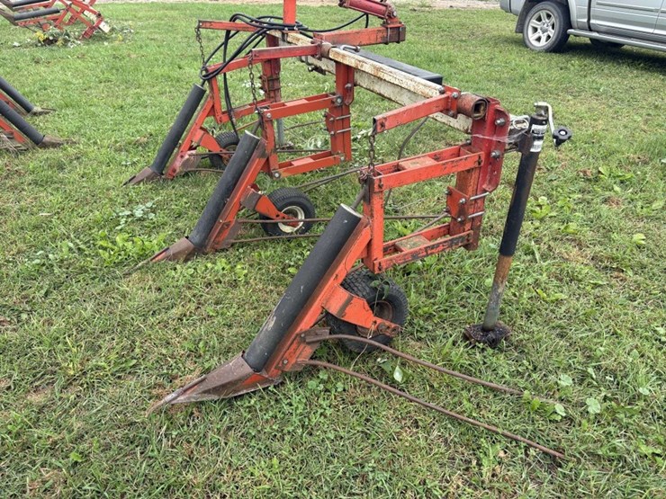 harriston-5000-12r22”-bean-knife,-with-front-tractor-dividers-image-12