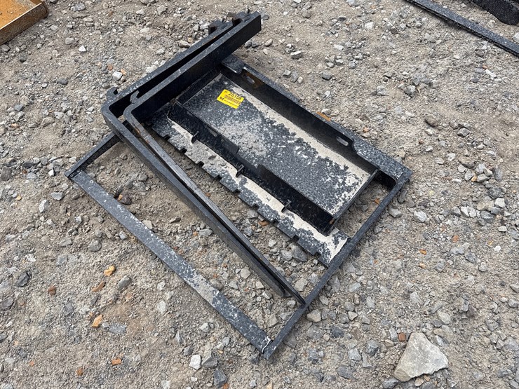 #230-•-#26358-•-unused-giyi-mini-skid-steer-forks-image-1