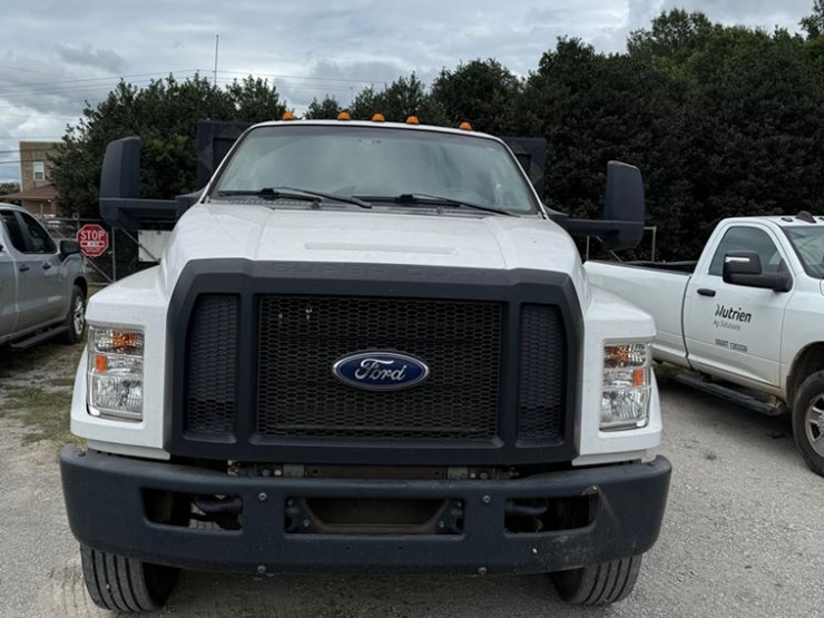 2018-ford-f650-image-2