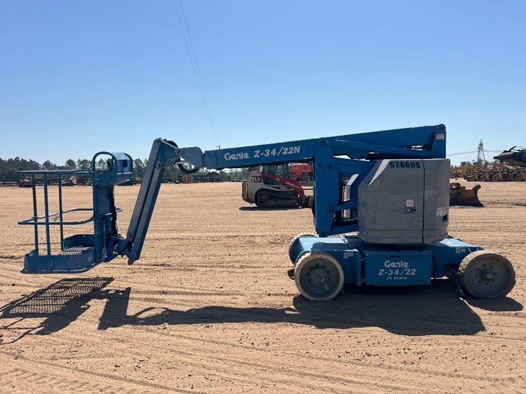 2005-genie-z-34/22-electric-telescopic-manlift-image-5