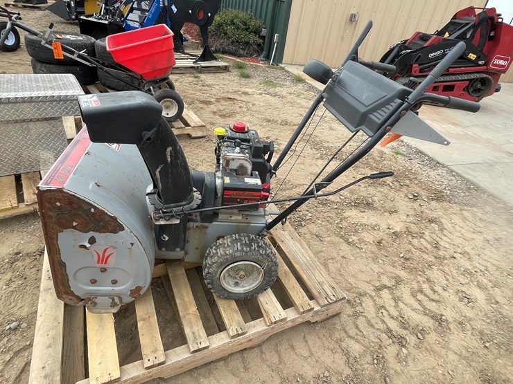 #9633-•-yard-machines-snowblower-image-1