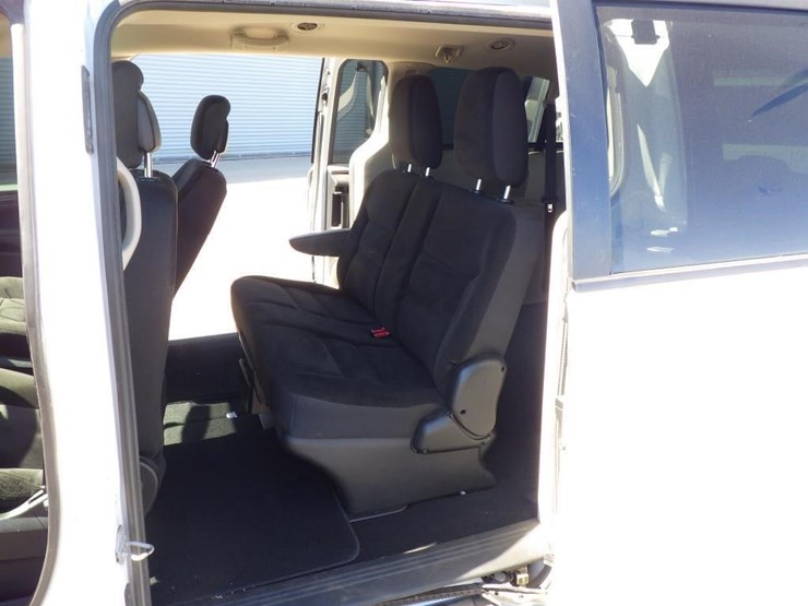 2017-dodge-grand-caravan-image-7