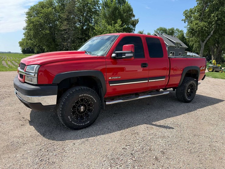 2004-chevrolet-2500hd-image-1