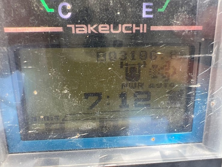 2017-takeuchi-tb240-image-40