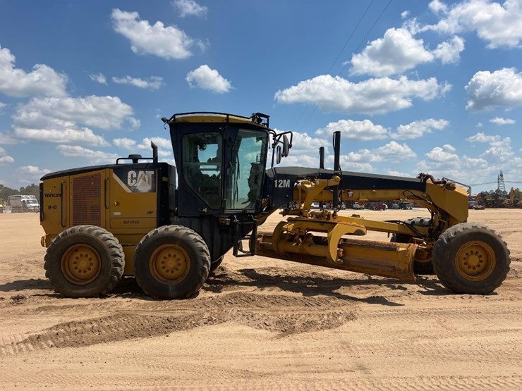 2011-caterpillar-12m-image-5