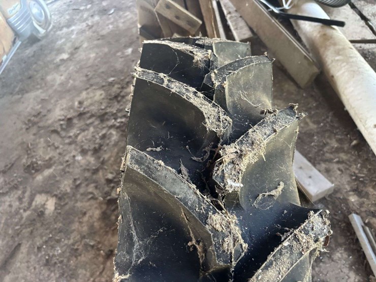 (2)-galaxy-9.5-21-tires-image-3