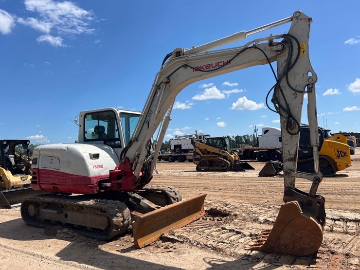 2018-takeuchi-tb290-image-6