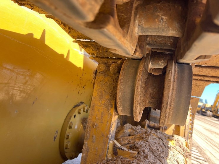 2020-caterpillar-d6k2-lgp-image-28