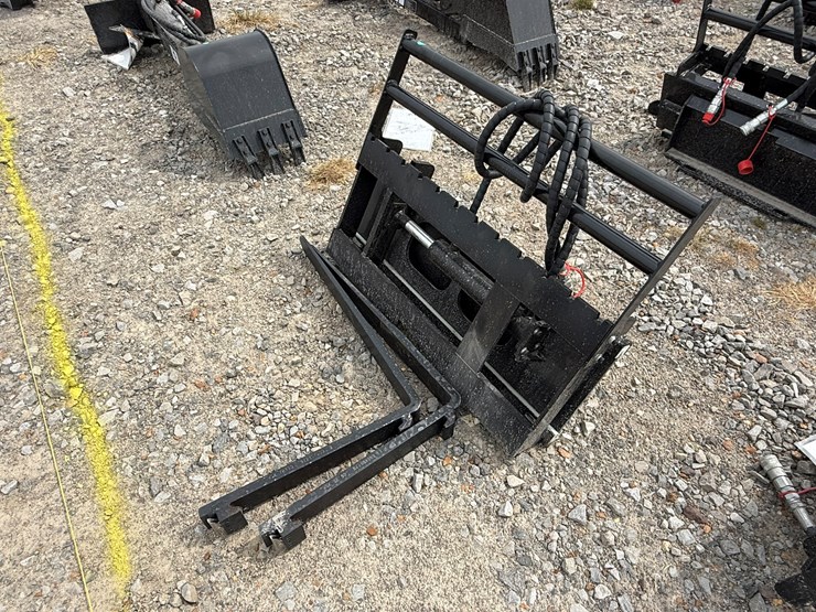 #230-•-#26378-•-unused-giyi-30"-mini-skid-steer-side-shift-fork-xcyhc2507281-image-1