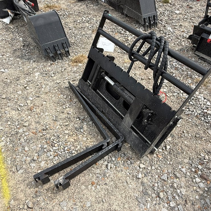 #230 • #26378 • Unused GIYI 30" Mini Skid Steer Side Shift Fork XCYHC2507281