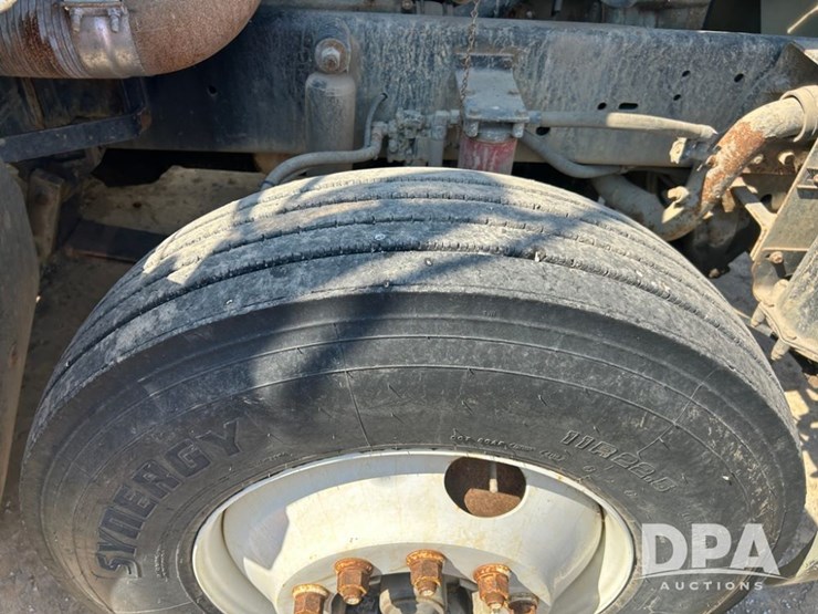 1998-freightliner-day-cab-truck-(cp0657,-unit-28648)-image-22