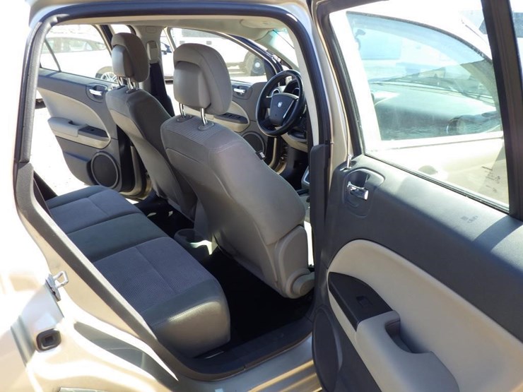 2010-dodge-caliber-image-8
