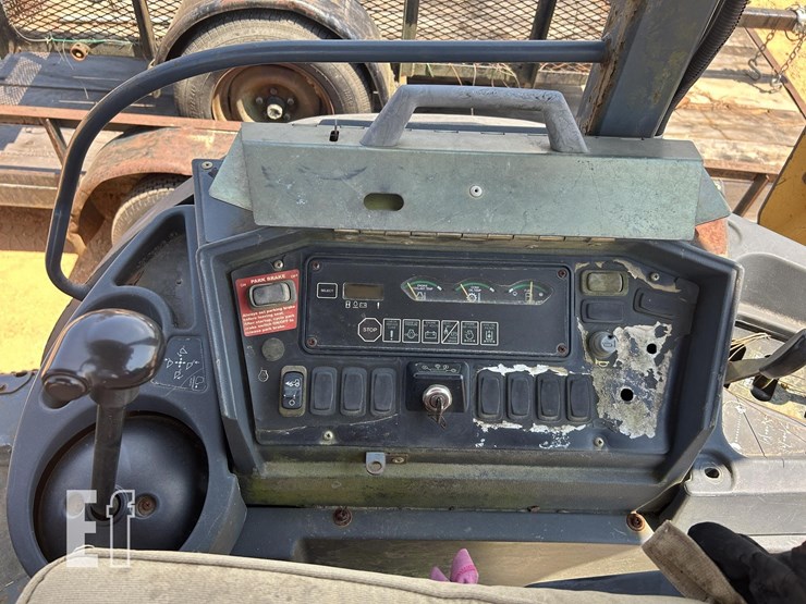 2006-deere-310g-image-11