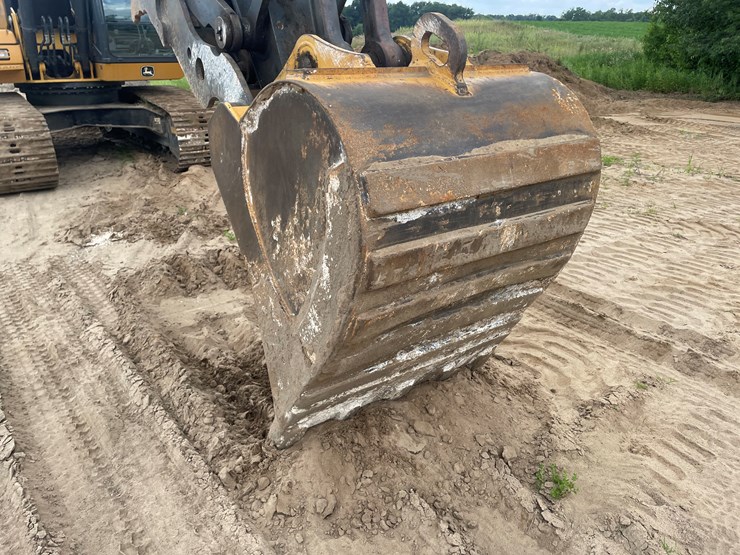 deere-160d-lc-image-24