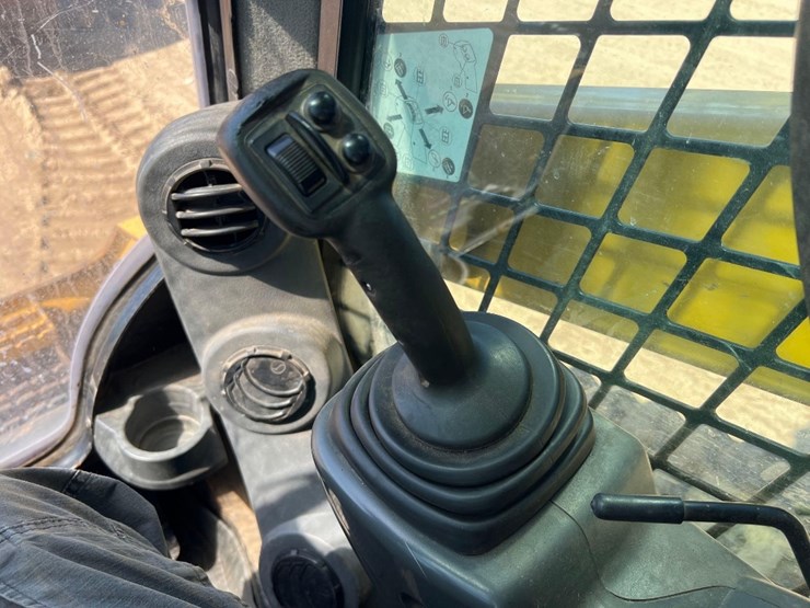 2018-caterpillar-299d2-image-29