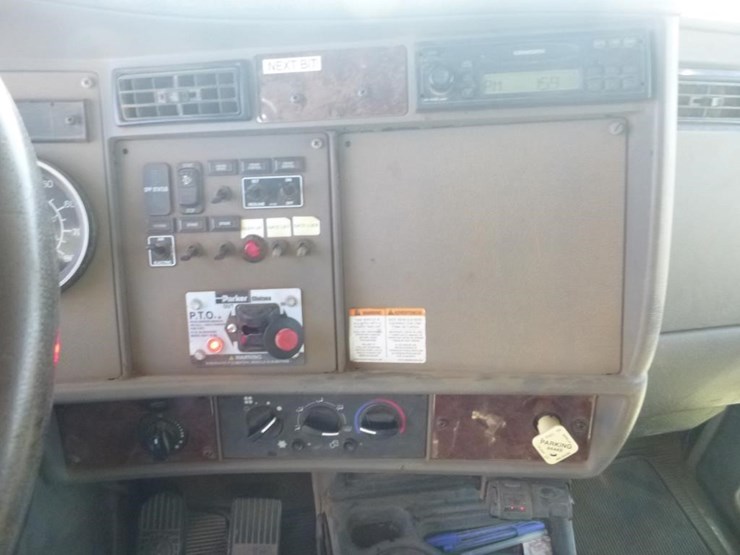 2009-kenworth-t370-image-17