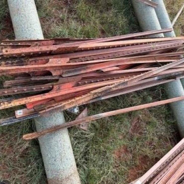 25 count- 6' T Posts
