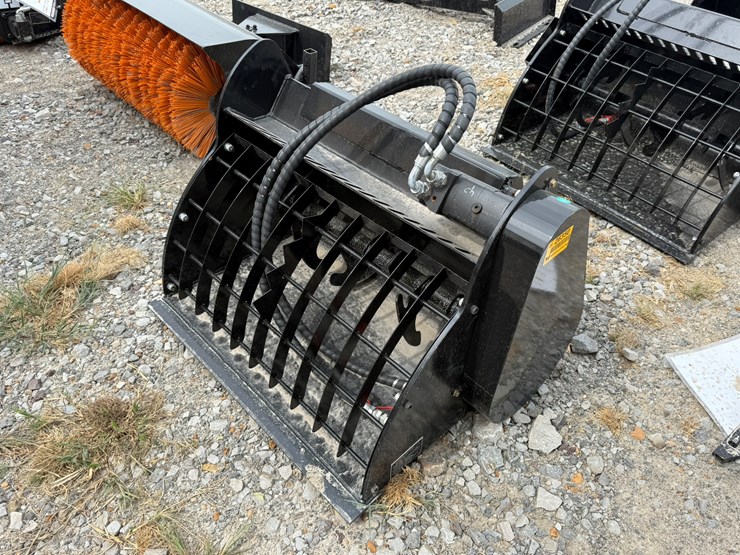 #230-•-#26350-•-unused-giyi-mini-skid-steer-mixing-bucket-jbd2507105-image-1