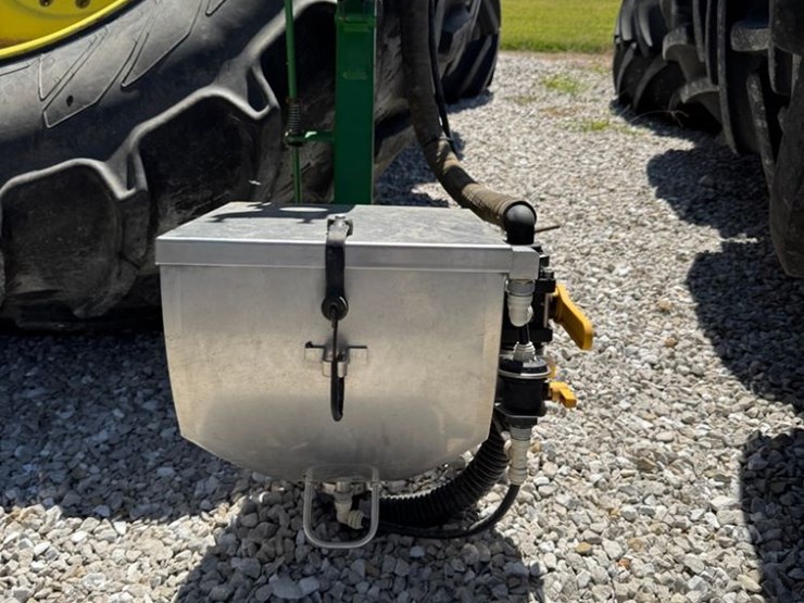 john-deere-r4038-image-1