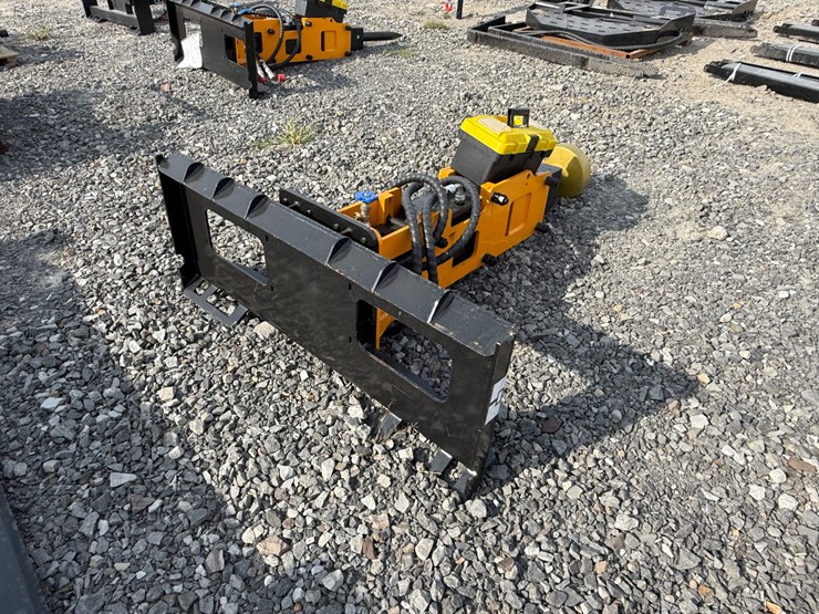 #2000-•-#26322-•-unused-giyi-skid-steer-post-driver-dzc6802507153-image-1