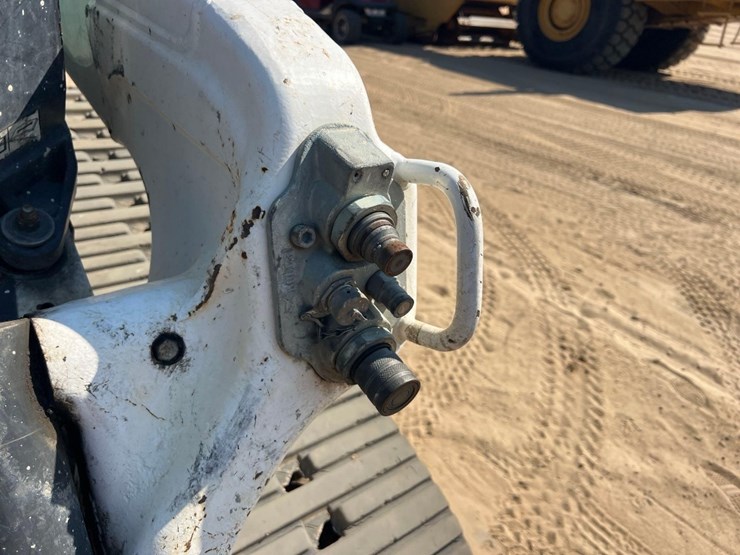 2021-bobcat-t64-image-11