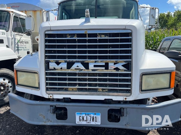 2002-mack-ch613-image-11