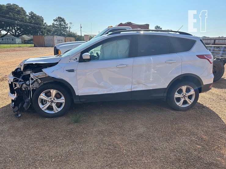 2016-ford-escape-se-image-2