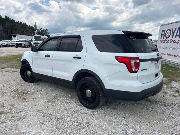 2017-ford-explorer-image-4