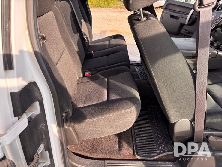 2013-gmc-2500-image-56