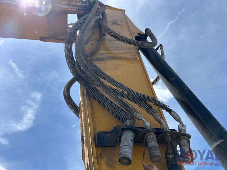 2022-caterpillar-310-image-15