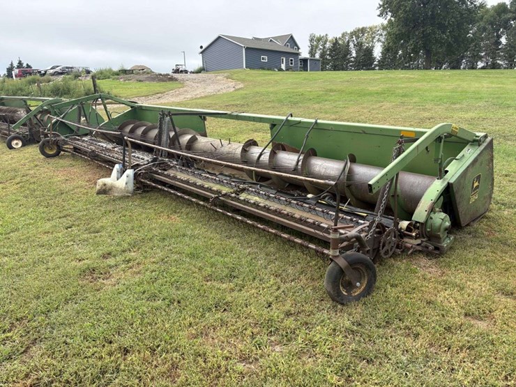 john-deere-224-image-3