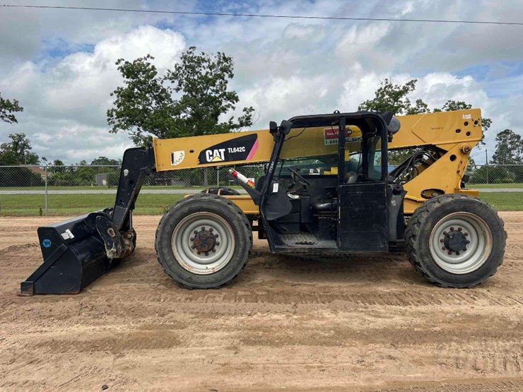 2014-caterpillar-tl642c-image-1