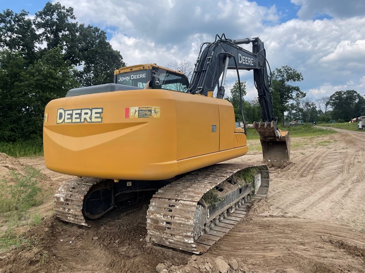 deere-160d-lc-image-4