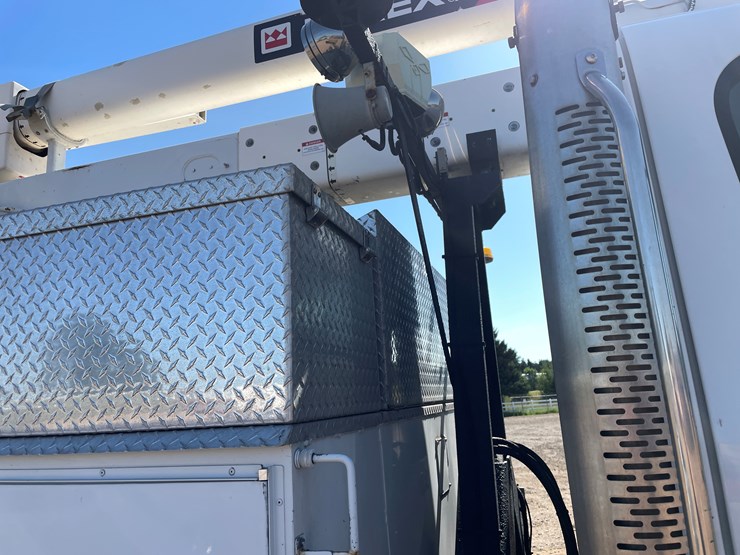 #2132-•-2013-freightliner-bucket-truck-(has-mn-title)-image-8