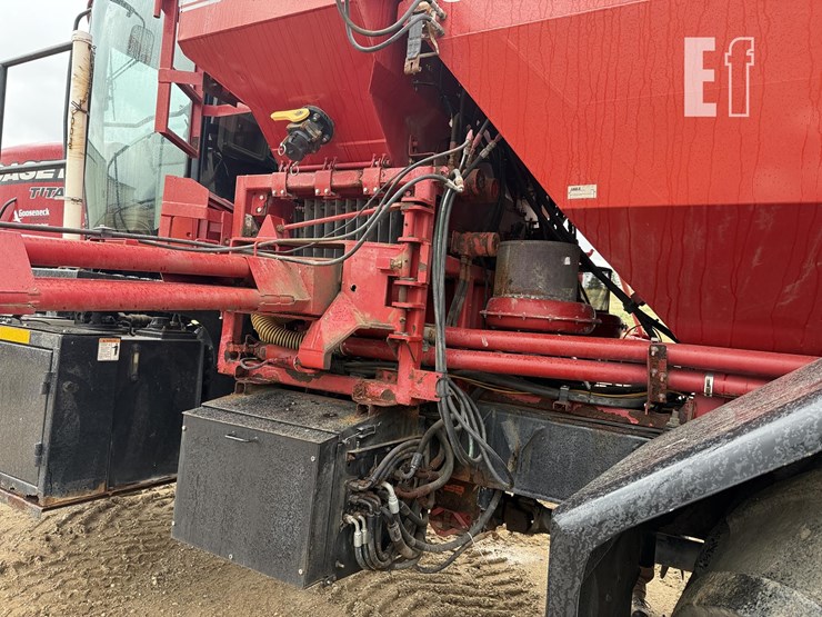 2010-case-ih-titan-3520-image-42