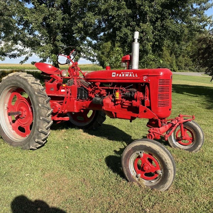 1952 Farmall Super C, WF, 11.2-36 Rears, 5.00-15 Fronts, PTO, 6V, SN- 138124