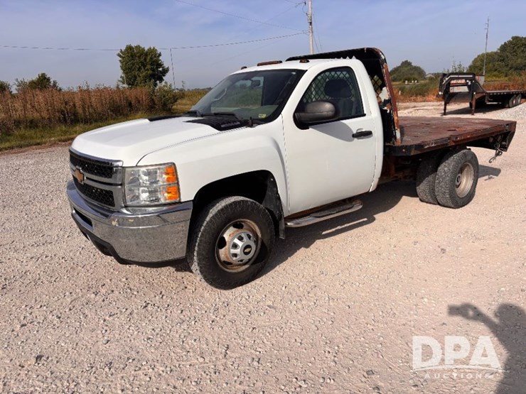 2012-chevrolet-3500-image-16