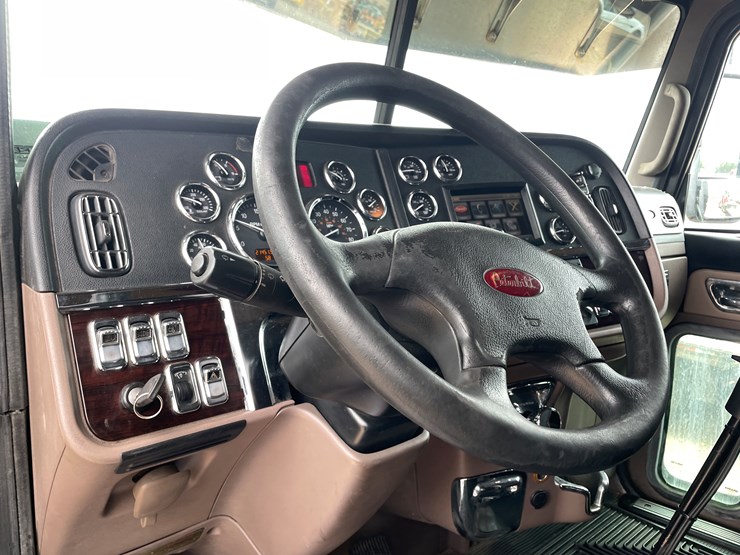 2013-peterbilt-386-image-50
